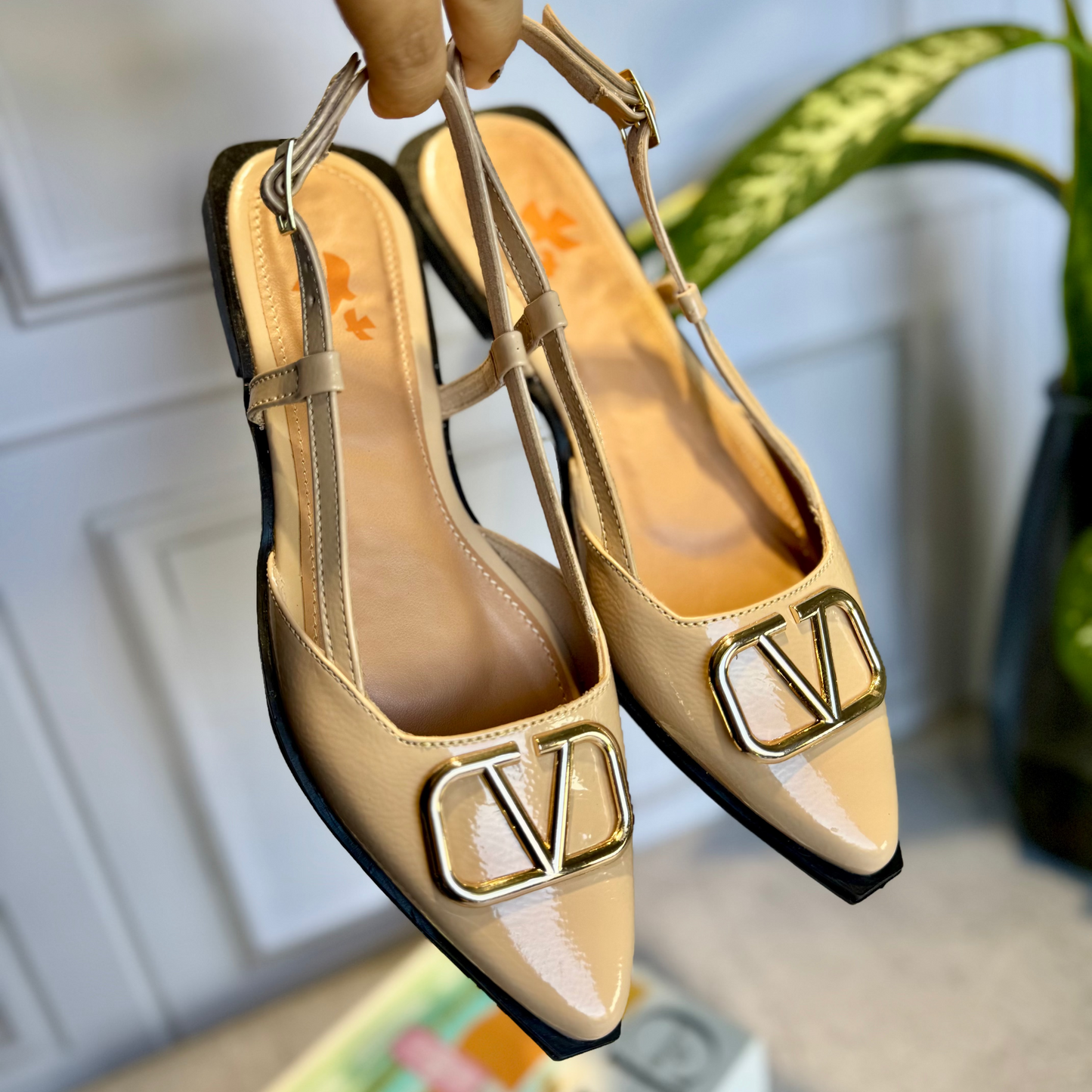 Ref. 677 Flats Valentino