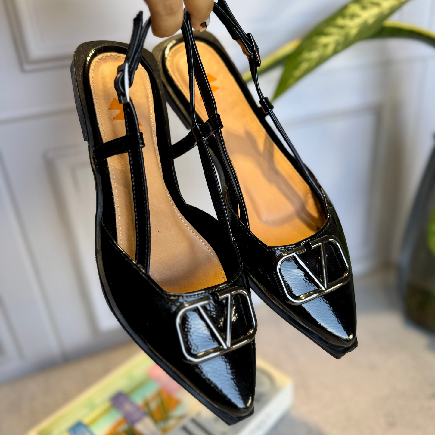Ref. 677 Flats Valentino